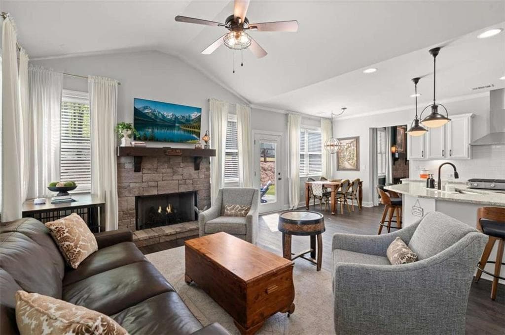 4 bedroom, 4 bathroom, 3,146 sq ft single family residence for sale at 7610 Scenic Overlook, Cumming, GA 30041 — photo 2