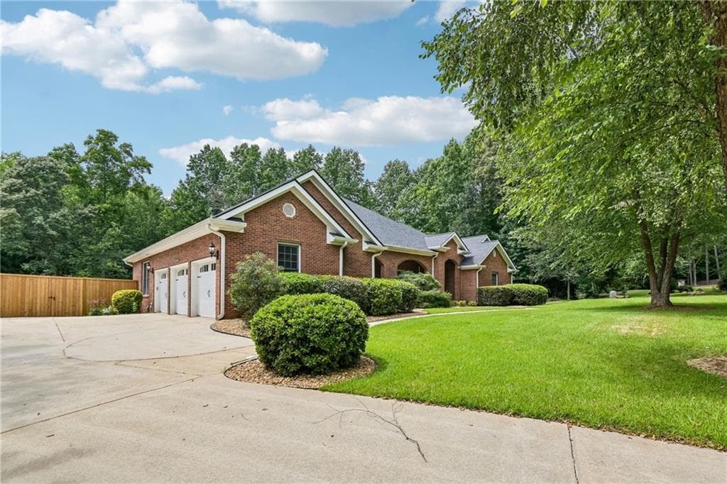 6 bedroom, 4 bathroom, 6,361 sq ft single family residence for sale at 2077 Coolidge Way, Acworth, GA 30101 — photo 9