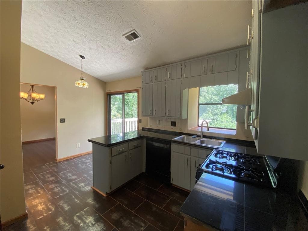 4 bedroom, 3 bathroom, 2,090 sq ft single family residence for sale at 3335 Hillside Drive, Snellville, GA 30078 — photo 5