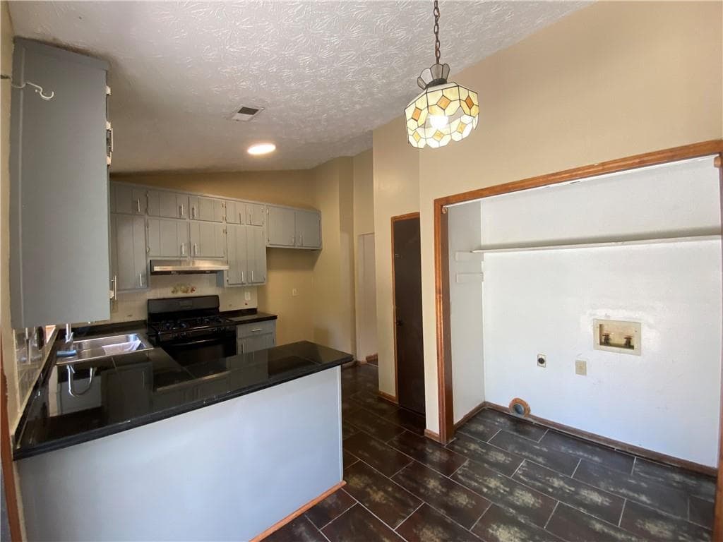 4 bedroom, 3 bathroom, 2,090 sq ft single family residence for sale at 3335 Hillside Drive, Snellville, GA 30078 — photo 6