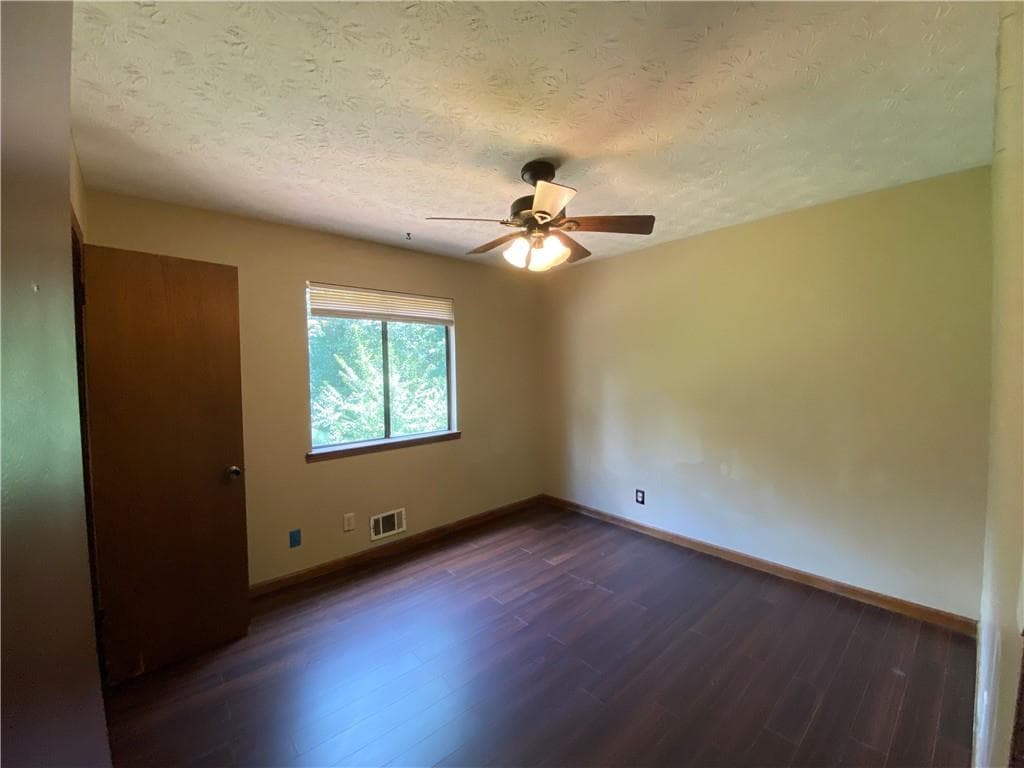 4 bedroom, 3 bathroom, 2,090 sq ft single family residence for sale at 3335 Hillside Drive, Snellville, GA 30078 — photo 7