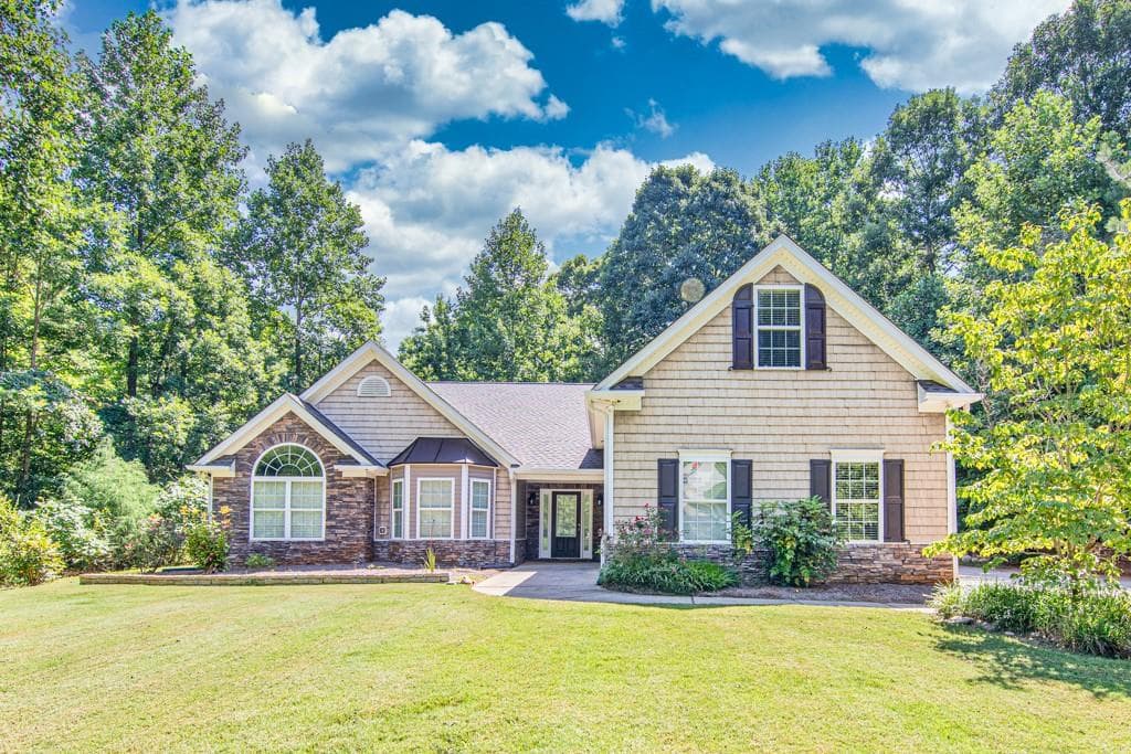 4 bedroom, 3 bathroom, 2,653 sq ft single family residence for rent at 4556 White Horse, Braselton, GA 30517 for $2,495 a month — photo 1 of 15