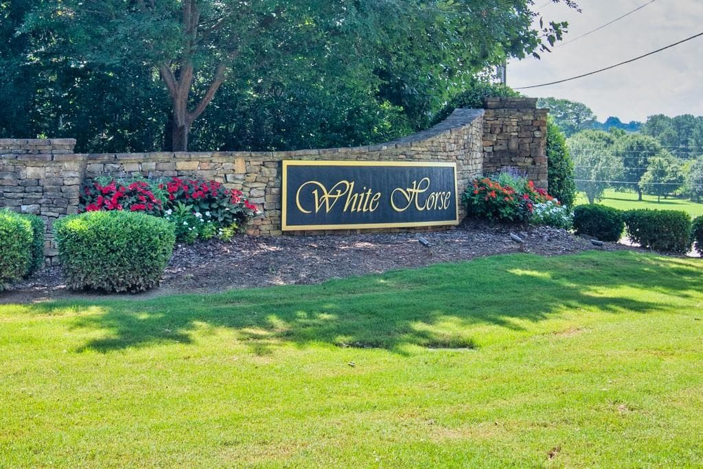 4 bedroom, 3 bathroom, 2,653 sq ft single family residence for rent at 4556 White Horse, Braselton, GA 30517 for $2,495 a month — photo 2