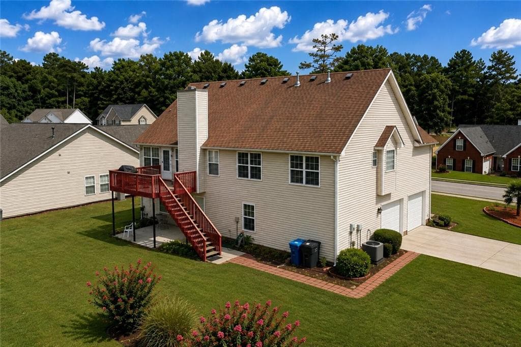 6 bedroom, 3 bathroom, 3,586 sq ft single family residence for sale at 1030 Chimney Trace Way, Lawrenceville, GA 30045 — photo 3