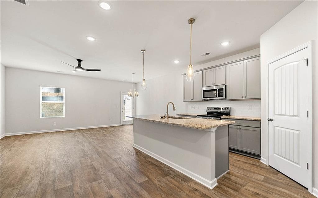 3 bedroom, 3 bathroom, 1,598 sq ft townhouse for sale at 5228 MUNDY Grove Lane, Gainesville, GA 30504 — photo 4