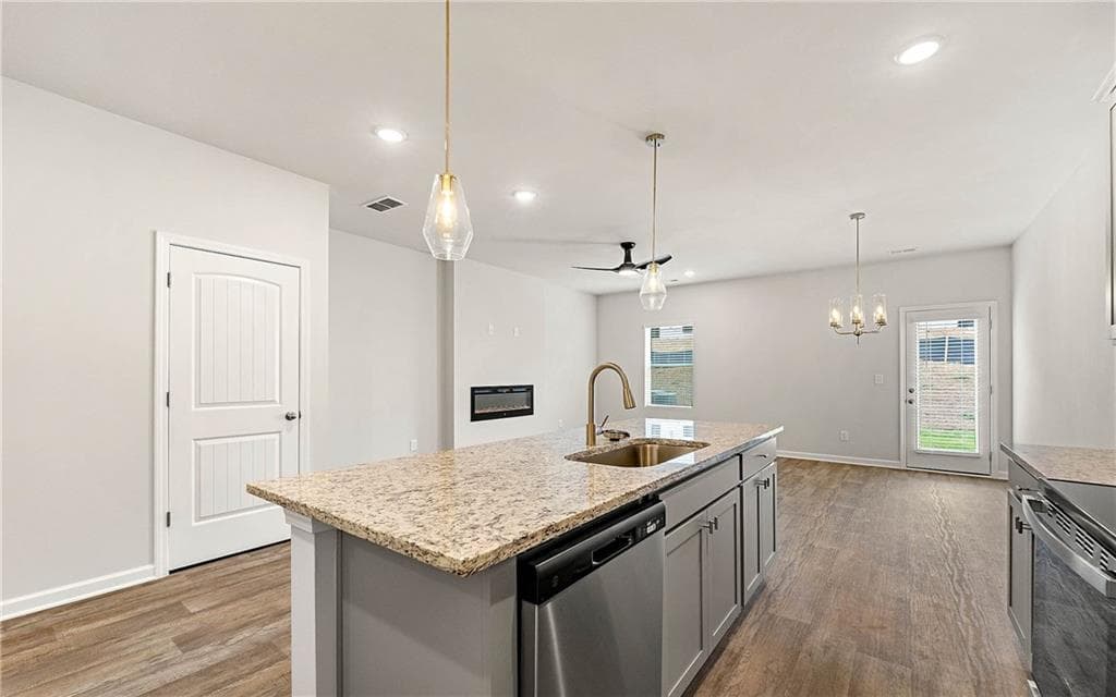 3 bedroom, 3 bathroom, 1,598 sq ft townhouse for sale at 5228 MUNDY Grove Lane, Gainesville, GA 30504 — photo 5