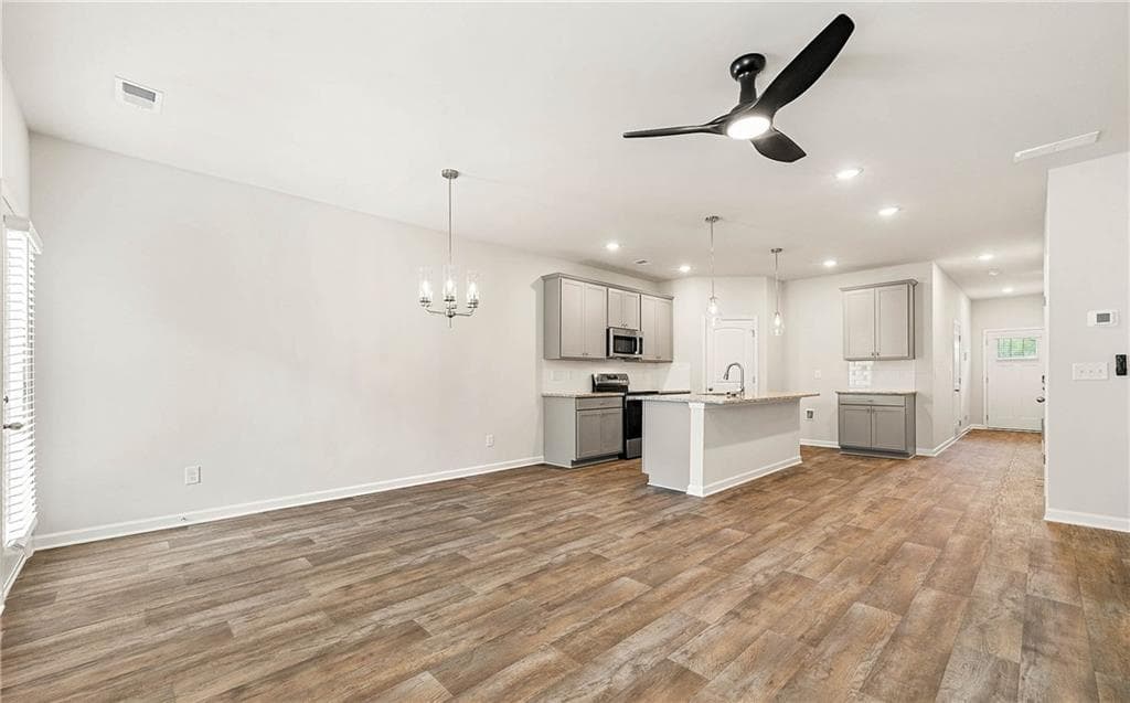 3 bedroom, 3 bathroom, 1,598 sq ft townhouse for sale at 5228 MUNDY Grove Lane, Gainesville, GA 30504 — photo 6