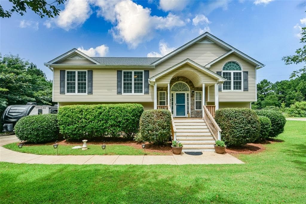 4 bedroom, 3 bathroom, 2,932 sq ft single family residence for sale at 168 Oakview Drive, Dallas, GA 30157 — photo 2