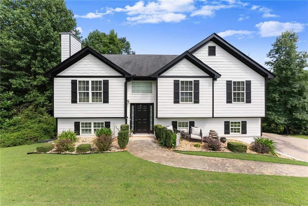 4 bedroom, 3 bathroom, 1,189 sq ft single family residence for sale at 2786 Summer Creek Drive, Gainesville, GA 30507