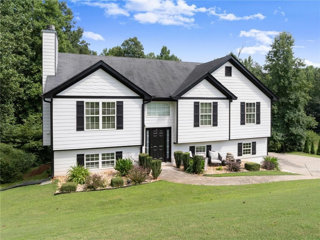 4 bedroom, 3 bathroom, 1,189 sq ft single family residence for sale at 2786 Summer Creek Drive, Gainesville, GA 30507 — photo 3