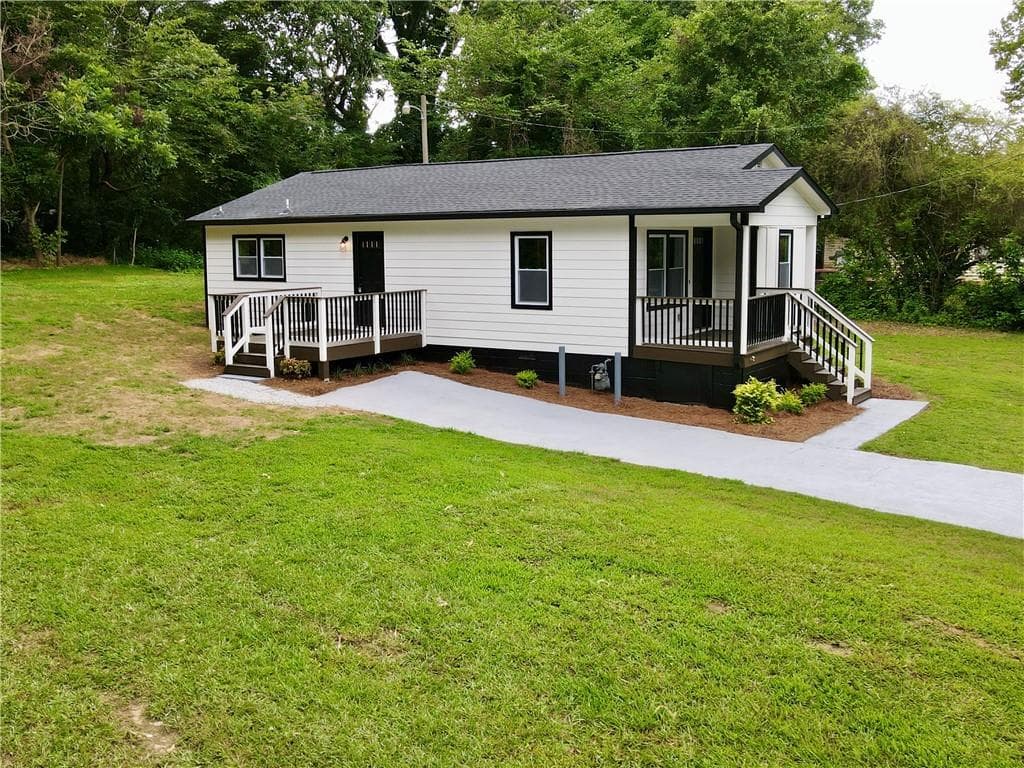 2 bedroom, 2 bathroom, 936 sq ft single family residence under contract at 522 Spring Street, Carrollton, GA 30117 — photo 2