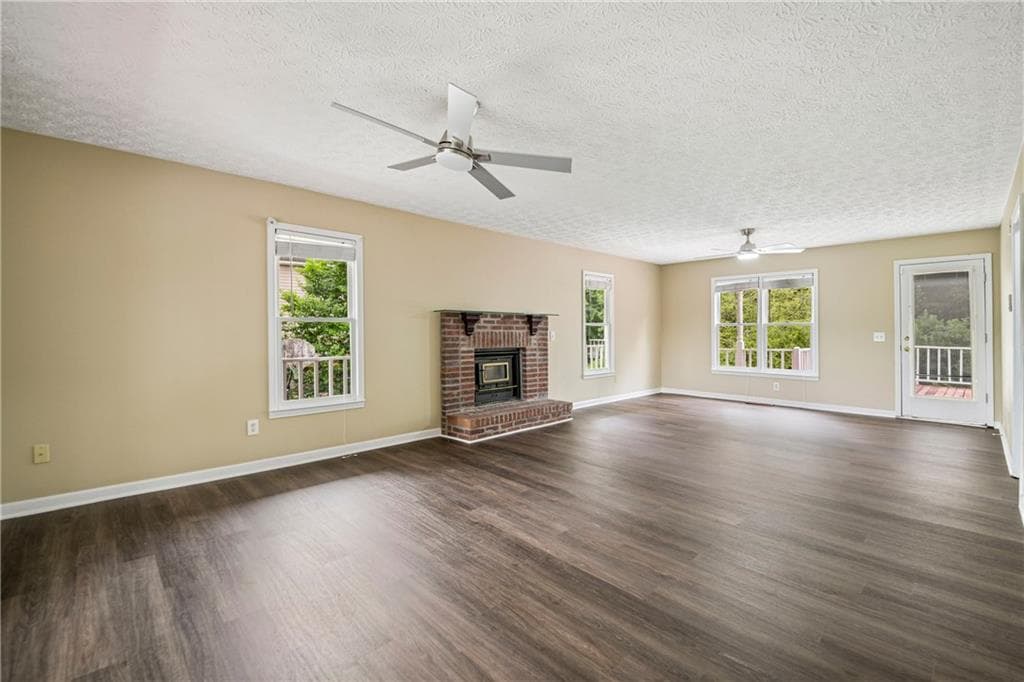 4 bedroom, 3 bathroom, 2,404 sq ft single family residence for sale at 2321 Murdock Road, Marietta, GA 30062 — photo 4