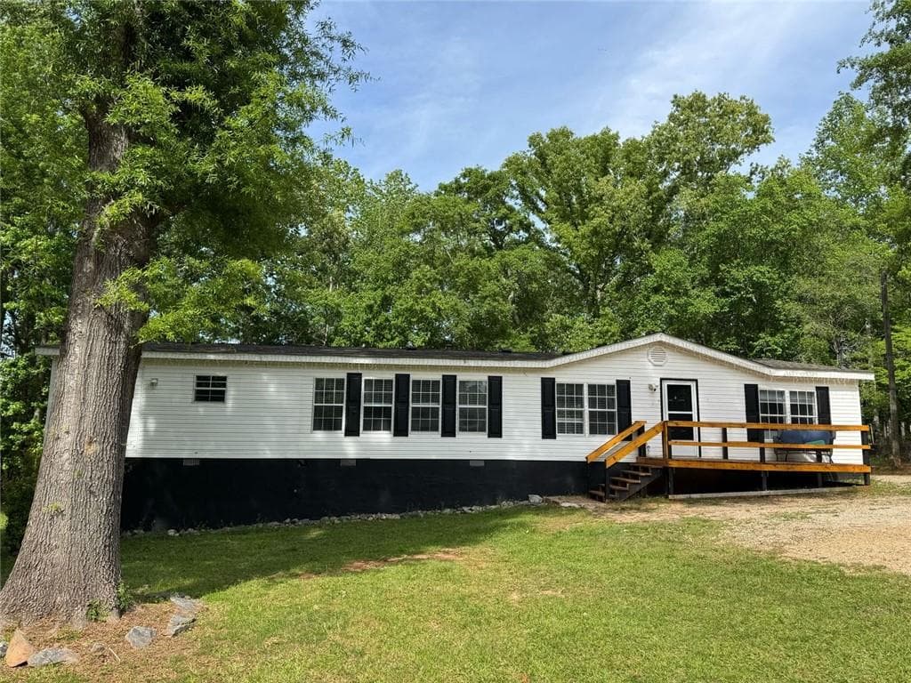 3 bedroom, 3 bathroom, 1,904 sq ft single family residence for sale at 224 Little River Trail, Eatonton, GA 31024