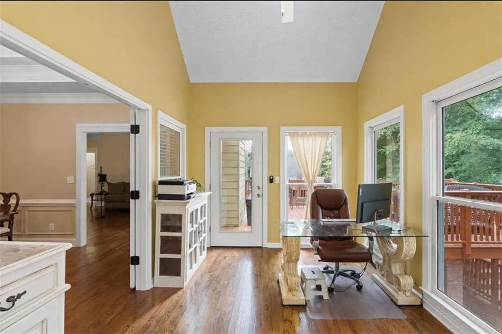 6 bedroom, 4 bathroom, 4,902 sq ft single family residence under contract at 2319 Lochinver Lane, Conyers, GA 30094 — photo 9