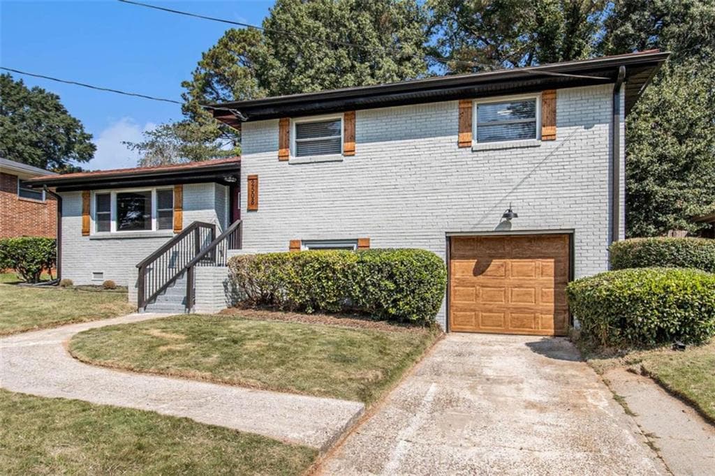 3 bedroom, 2 bathroom, 1,808 sq ft single family residence for sale at 2508 Fontaine Circle, Decatur, GA 30032 — photo 2