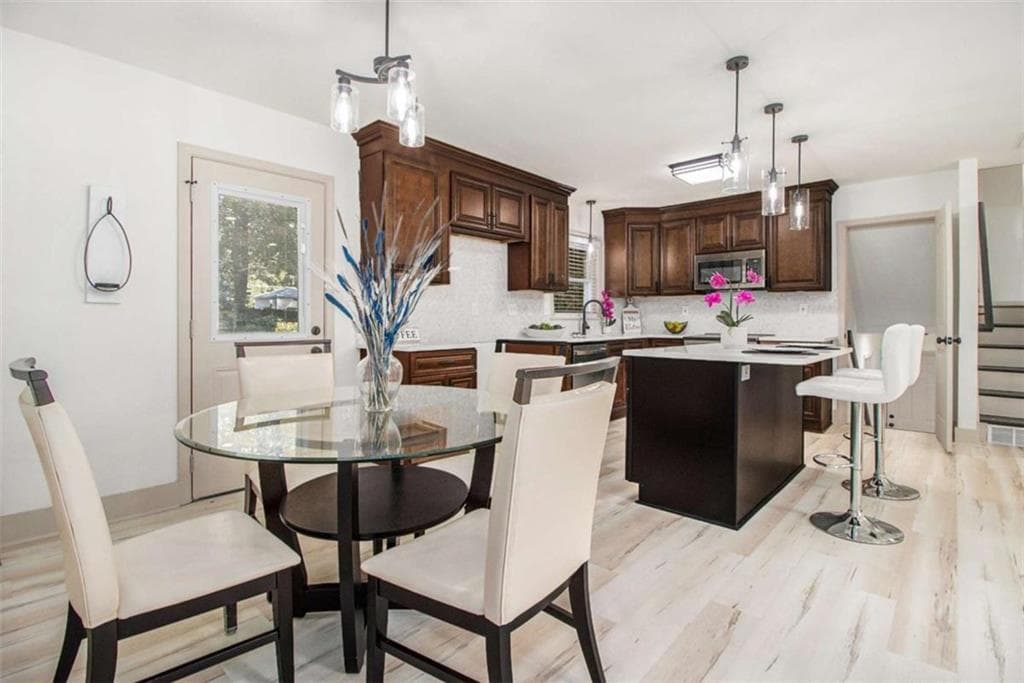 3 bedroom, 2 bathroom, 1,808 sq ft single family residence for sale at 2508 Fontaine Circle, Decatur, GA 30032 — photo 8