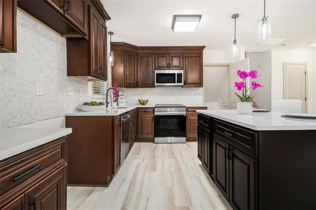 3 bedroom, 2 bathroom, 1,808 sq ft single family residence for sale at 2508 Fontaine Circle, Decatur, GA 30032 — photo 9