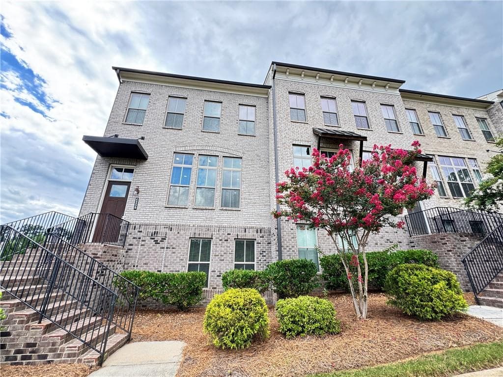 3 bedroom, 4 bathroom, 2,403 sq ft townhouse for rent at 4250 Spruce Pine Alley, Doraville, GA 30360 for $3,525 a month — photo 2