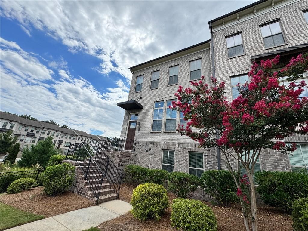 3 bedroom, 4 bathroom, 2,403 sq ft townhouse for rent at 4250 Spruce Pine Alley, Doraville, GA 30360 for $3,525 a month — photo 3