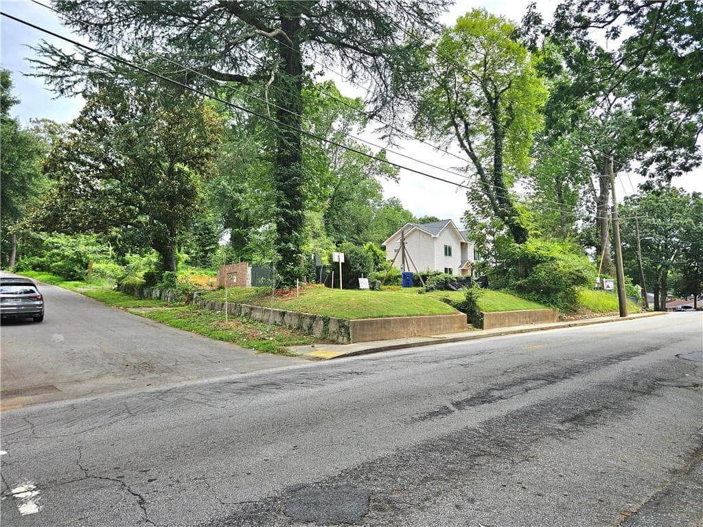 single family residence under contract at 531 Chappell Road, Atlanta, GA 30318