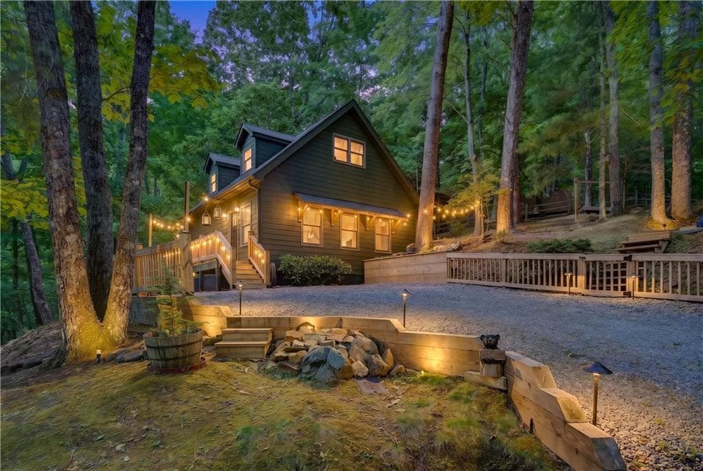 2 bedroom, 2 bathroom, 1,120 sq ft single family residence for sale at 747 Mountain Oak Road, Ellijay, GA 30536