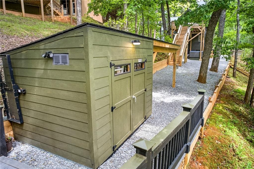 2 bedroom, 2 bathroom, 1,120 sq ft single family residence for sale at 747 Mountain Oak Road, Ellijay, GA 30536 — photo 5