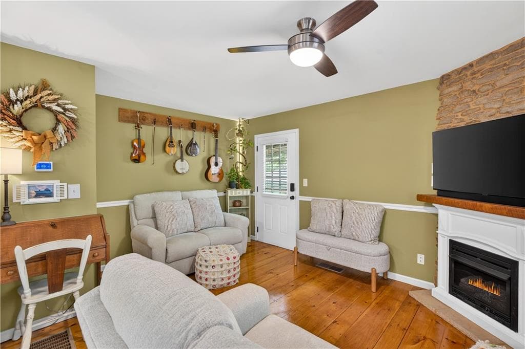 2 bedroom, 2 bathroom, 1,120 sq ft single family residence for sale at 747 Mountain Oak Road, Ellijay, GA 30536 — photo 9
