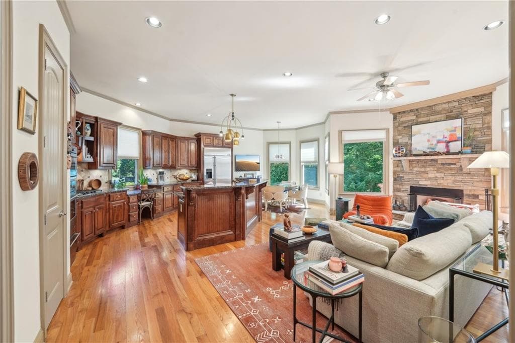 4 bedroom, 4 bathroom, 4,750 sq ft single family residence for sale at 4162 Cumberland Point Drive, Gainesville, GA 30504 — photo 3
