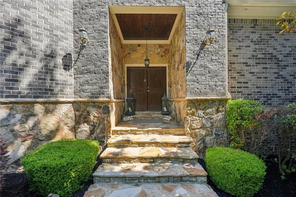 4 bedroom, 4 bathroom, 4,750 sq ft single family residence for sale at 4162 Cumberland Point Drive, Gainesville, GA 30504 — photo 6