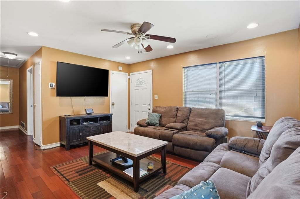 3 bedroom, 3 bathroom, 1,775 sq ft single family residence for sale at 8926 Ashton Road, Jonesboro, GA 30238 — photo 4