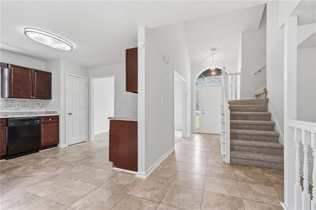 3 bedroom, 3 bathroom, 1,278 sq ft single family residence under contract at 435 Churchill Court, Jonesboro, GA 30238 — photo 8