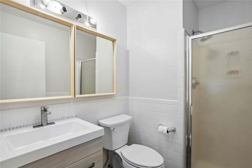 3 bedroom, 2 bathroom condominium for rent at 4266 Roswell Road G4, Atlanta, GA 30342 for $2,500 a month — photo 8