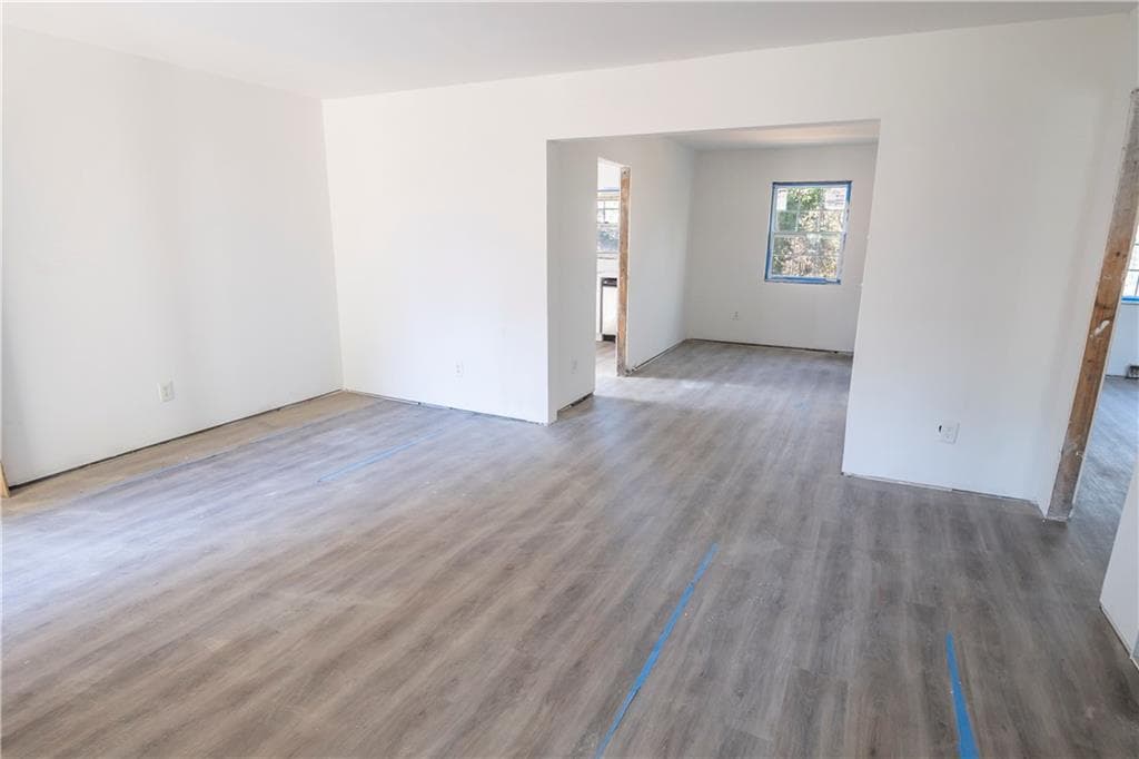 6 bedroom, 4 bathroom, 3,194 sq ft single family residence for sale at 1471 Centra Villa, Atlanta, GA 30311 — photo 2