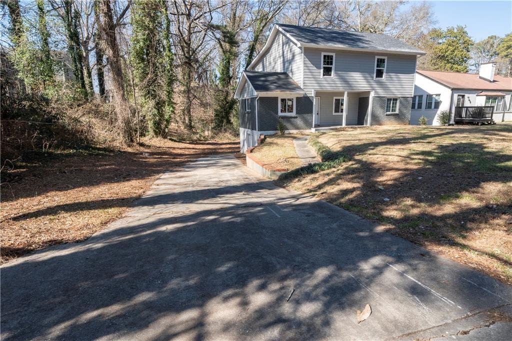 6 bedroom, 4 bathroom, 3,194 sq ft single family residence for sale at 1471 Centra Villa, Atlanta, GA 30311 — photo 4