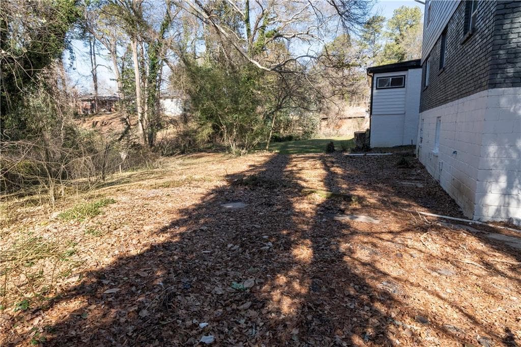 6 bedroom, 4 bathroom, 3,194 sq ft single family residence for sale at 1471 Centra Villa, Atlanta, GA 30311 — photo 6