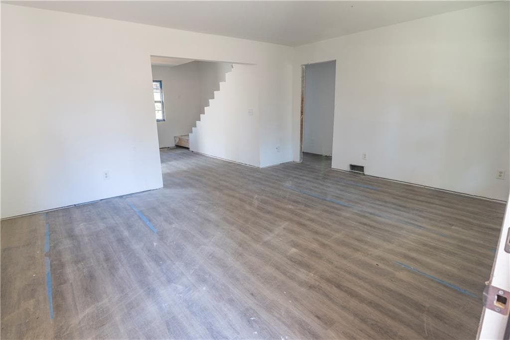 6 bedroom, 4 bathroom, 3,194 sq ft single family residence for sale at 1471 Centra Villa, Atlanta, GA 30311 — photo 10