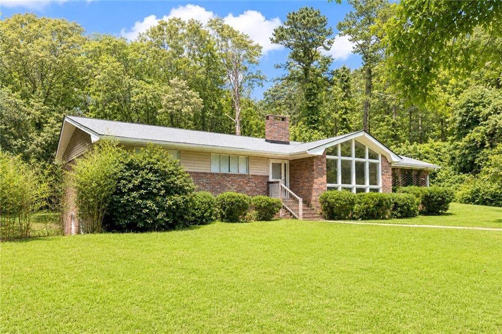 3 bedroom, 2 bathroom, 1,856 sq ft single family residence for rent at 3605 Flat Shoals Road, Atlanta, GA 30349 for $1,645 a month — photo 2