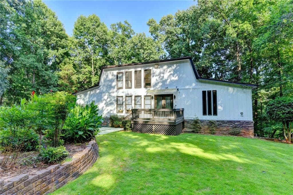 5 bedroom, 4 bathroom, 3,320 sq ft single family residence for sale at 117 Ridge Road, Berkeley Lake, GA 30096 — photo 3