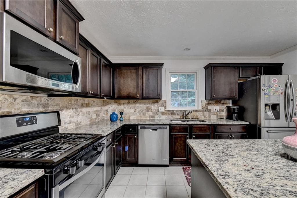 5 bedroom, 4 bathroom, 3,320 sq ft single family residence for sale at 117 Ridge Road, Berkeley Lake, GA 30096 — photo 9