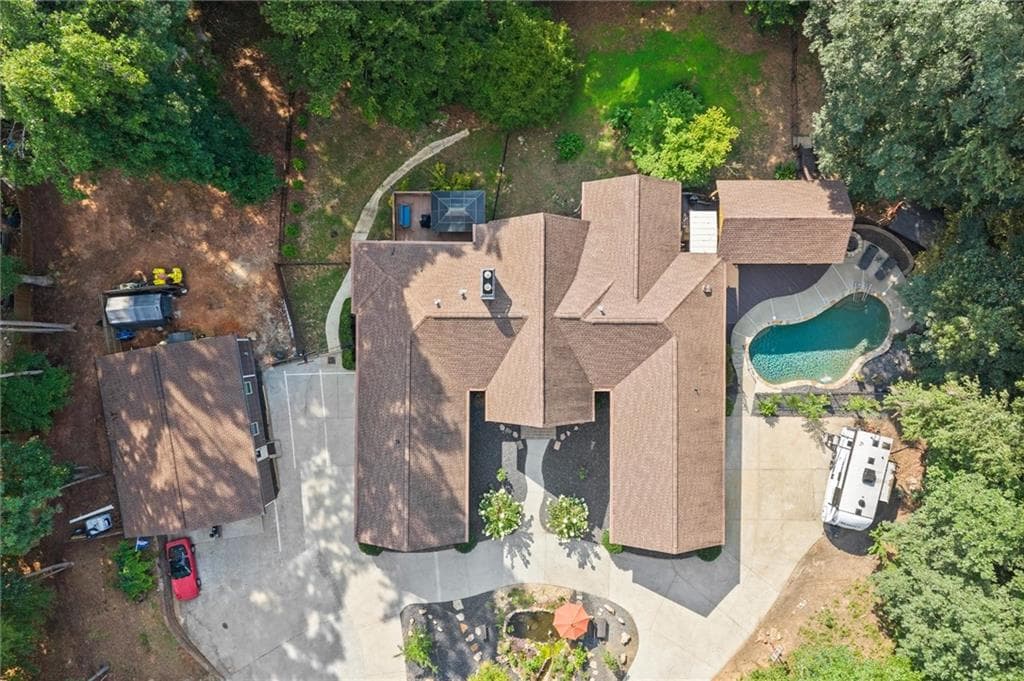 5 bedroom, 5 bathroom, 6,315 sq ft single family residence under contract at 3686 Suwanee Creek Court, Suwanee, GA 30024 — photo 2