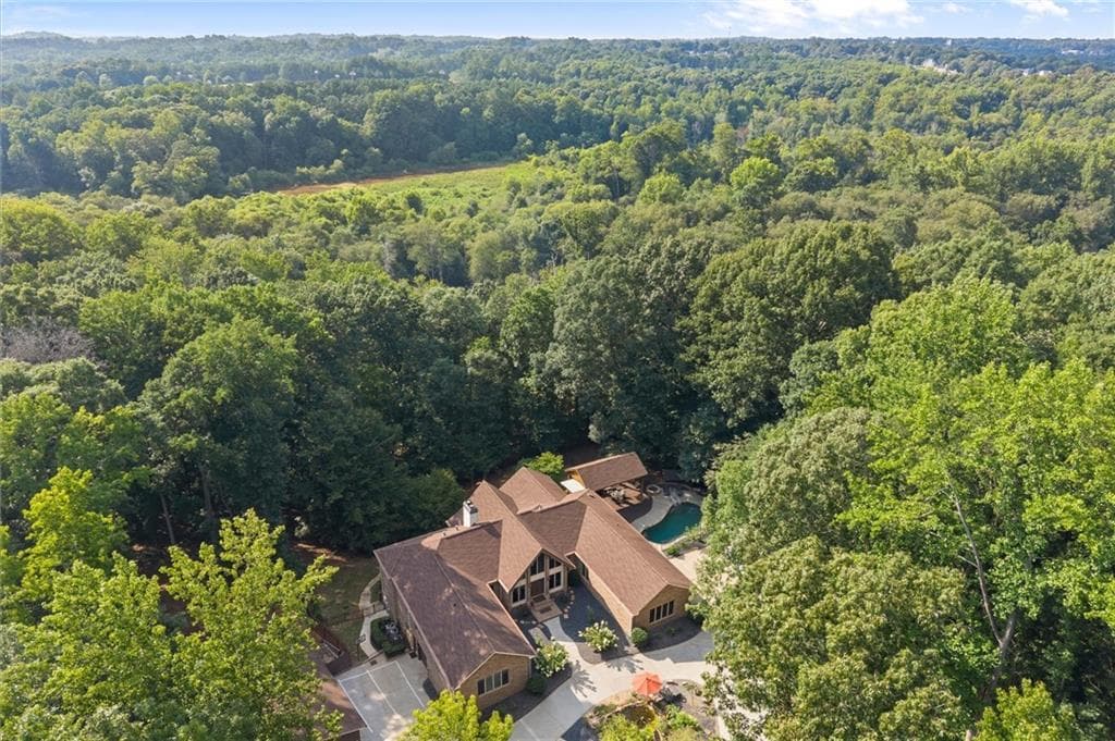 5 bedroom, 5 bathroom, 6,315 sq ft single family residence under contract at 3686 Suwanee Creek Court, Suwanee, GA 30024 — photo 3