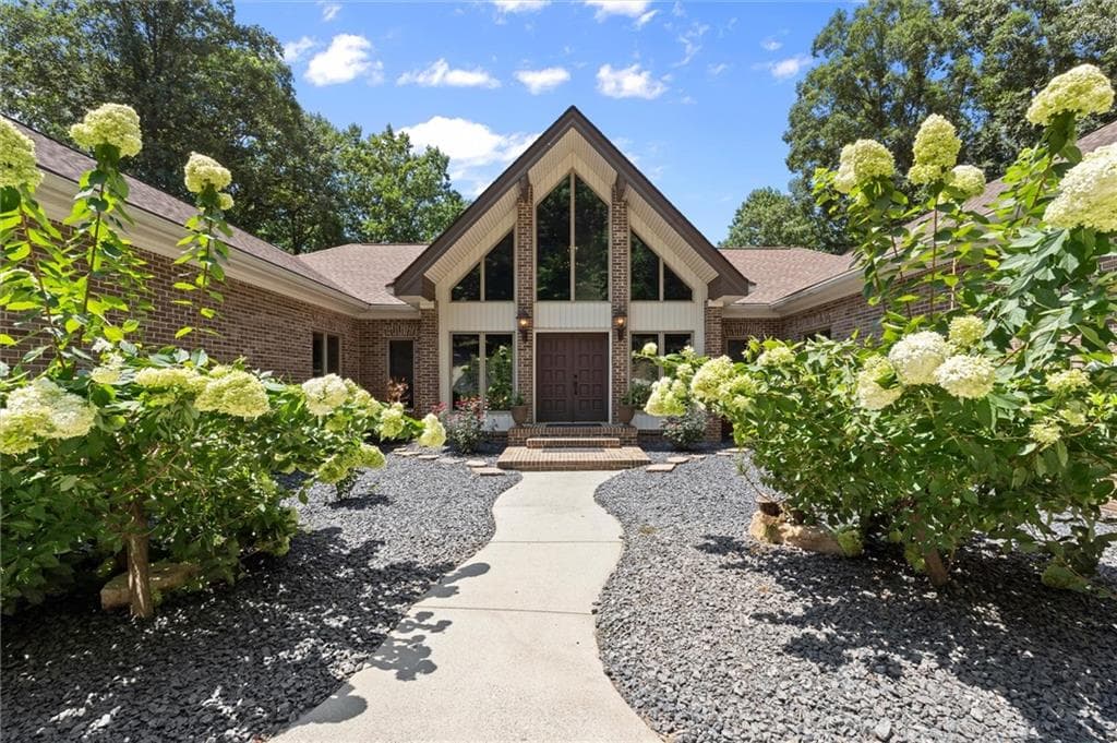 5 bedroom, 5 bathroom, 6,315 sq ft single family residence under contract at 3686 Suwanee Creek Court, Suwanee, GA 30024 — photo 4
