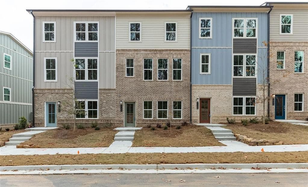 3 bedroom, 4 bathroom, 1,970 sq ft townhouse for sale at 1162 Buice Lake Parkway, Acworth, GA 30102