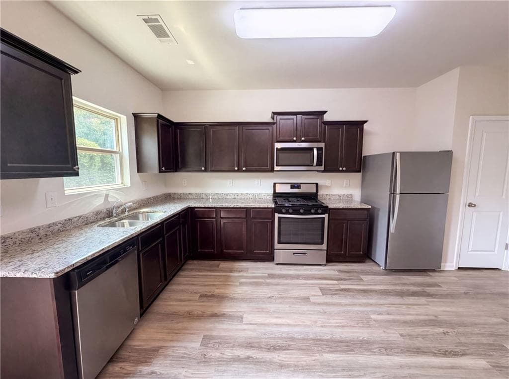 3 bedroom, 2 bathroom, 2,648 sq ft single family residence under contract at 836 Castilla Way, Winder, GA 30680 — photo 8