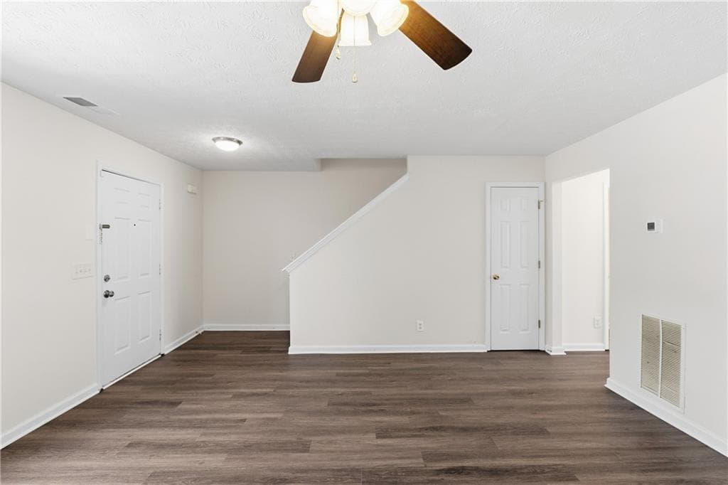 3 bedroom, 3 bathroom, 1,444 sq ft townhouse for sale at 1318 Revelstoke Cove, Riverdale, GA 30296 — photo 3