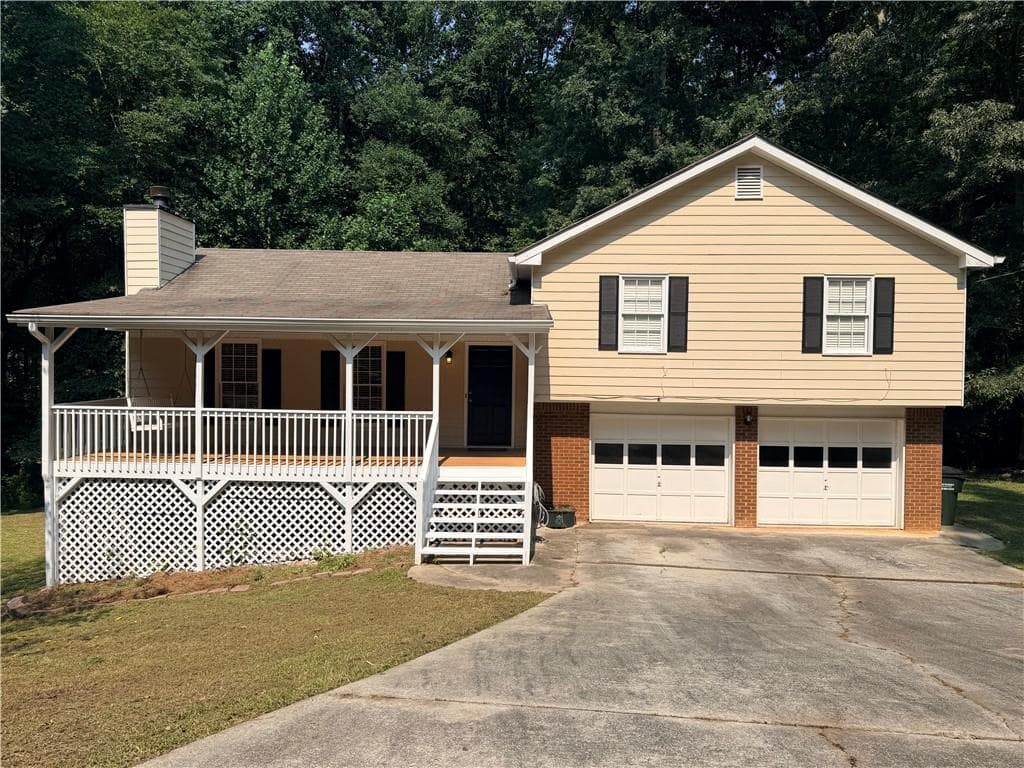 3 bedroom, 2 bathroom, 1,352 sq ft single family residence for sale at 4117 Summer Wood Drive, Snellville, GA 30039 — photo 1 of 26