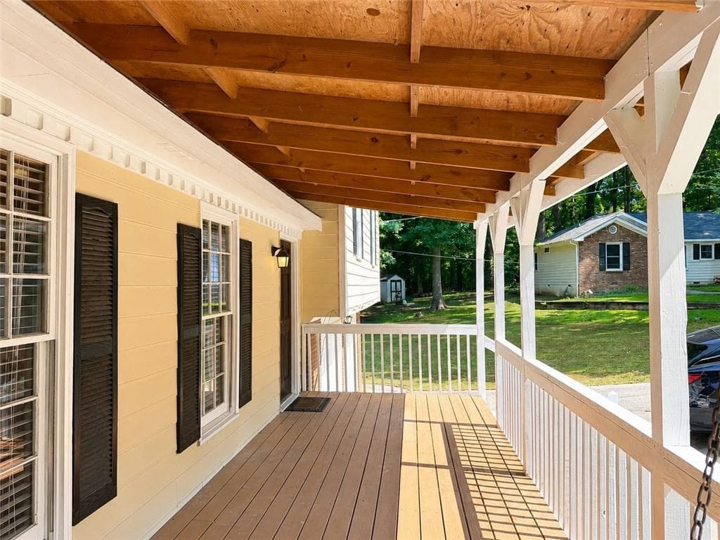 3 bedroom, 2 bathroom, 1,352 sq ft single family residence for sale at 4117 Summer Wood Drive, Snellville, GA 30039 — photo 2