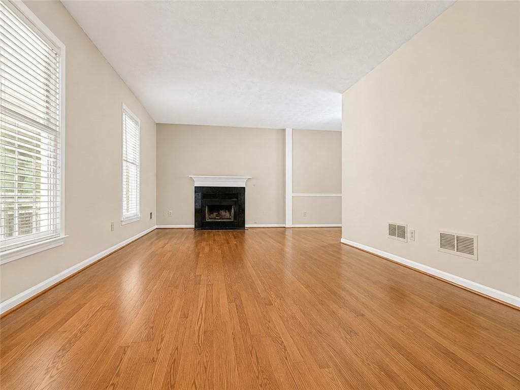 3 bedroom, 2 bathroom, 1,352 sq ft single family residence for sale at 4117 Summer Wood Drive, Snellville, GA 30039 — photo 4