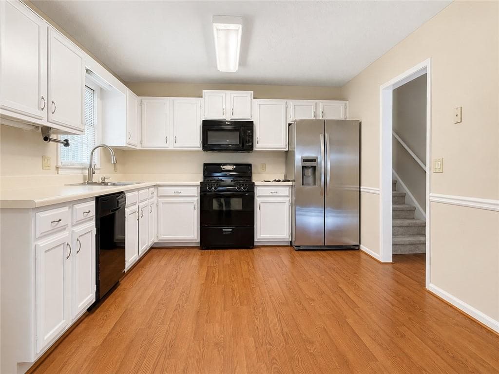 3 bedroom, 2 bathroom, 1,352 sq ft single family residence for sale at 4117 Summer Wood Drive, Snellville, GA 30039 — photo 7