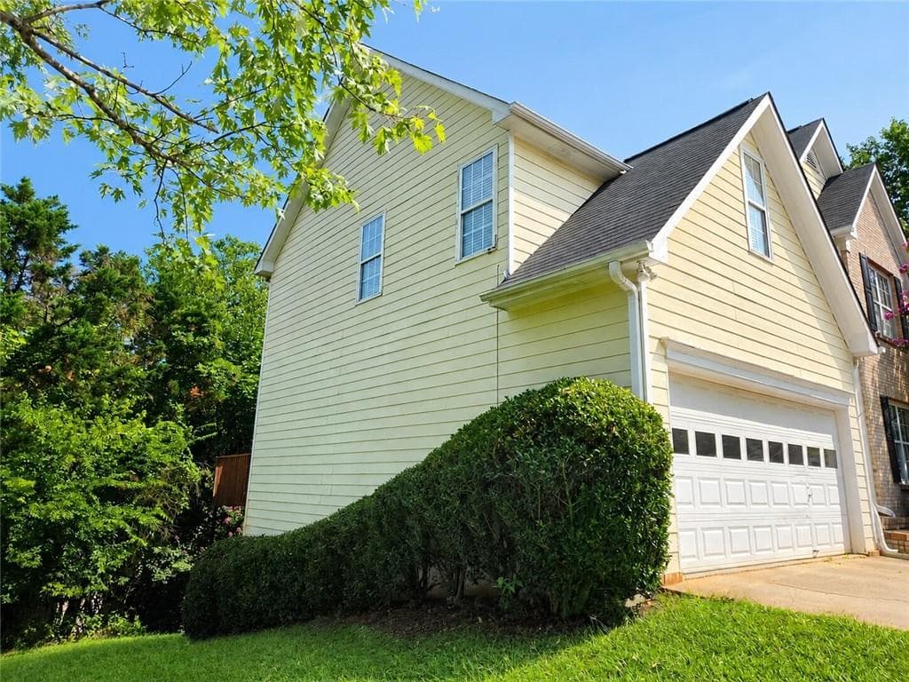 4 bedroom, 3 bathroom, 2,340 sq ft single family residence for sale at 1568 Pulaski Court, Suwanee, GA 30024 — photo 2